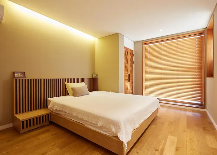 Puzzlestay House 4*