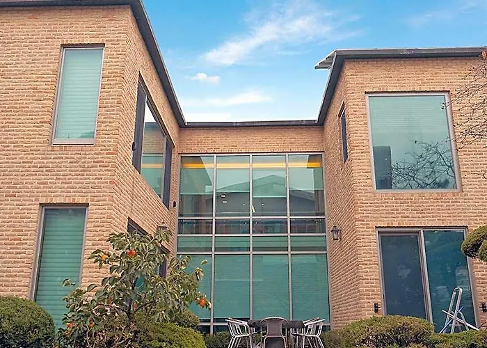 Puzzlestay House 4*